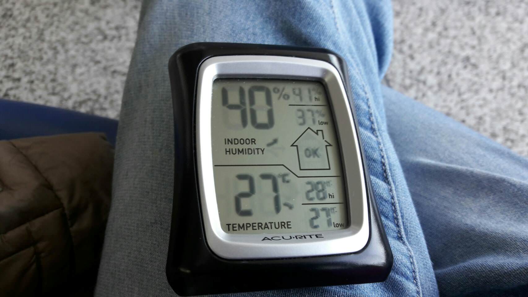 拍攝於新疆旅館室內，濕度為40%，氣溫為27℃